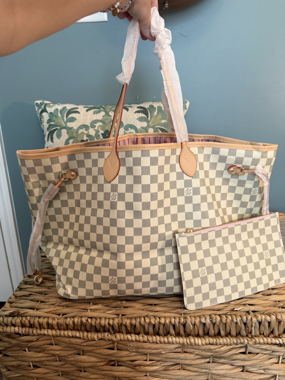 White & gray shoulder bag. Pink interior.